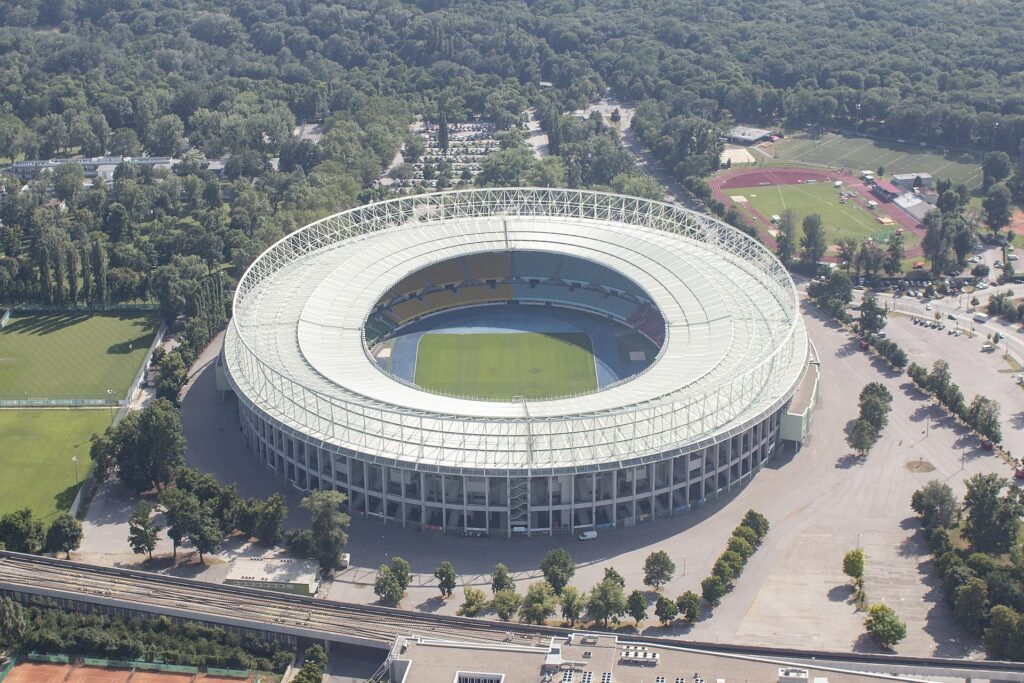 Autriche Vienne Ernst Happel Stadion 53.008 places 1931
dimension stade de foot 