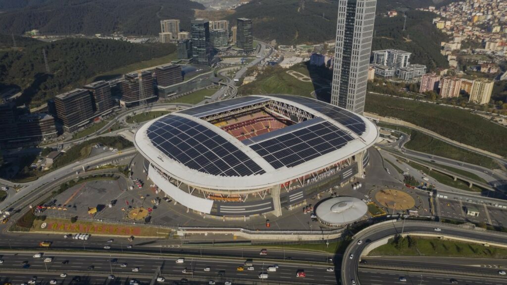 Turquie Istanbul Nef Stadium 52.650 places 2011
dimension stade de foot 