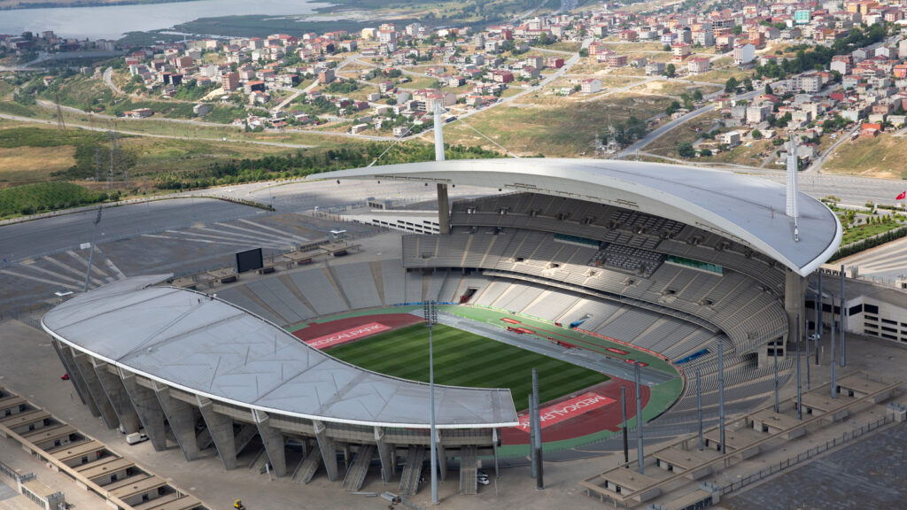 Turquie Istanbul Stade olympique Atatürk 75.145 places 1999
dimension stade de foot 