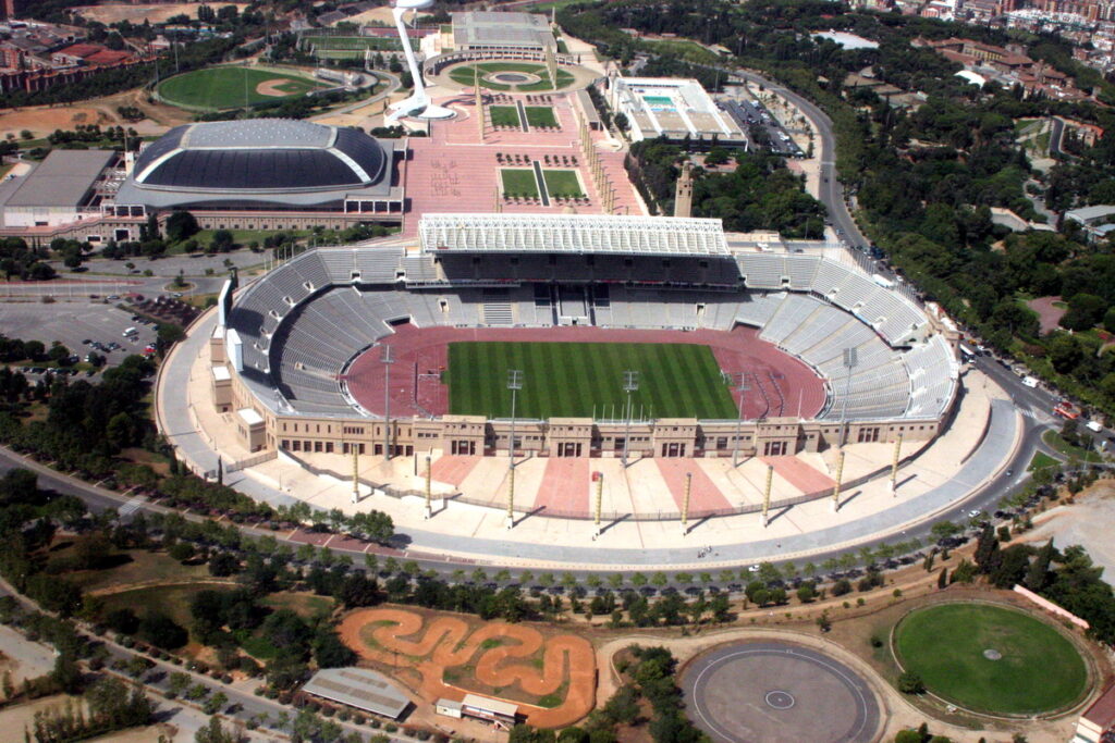 Espagne Barcelone Stade olympique Lluís-Companys 55.121 places 1929
dimension stade de foot 
