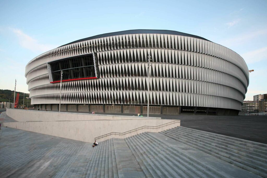Espagne Bilbao Stade San Mamés 53.289 places 2013
dimension stade de foot 