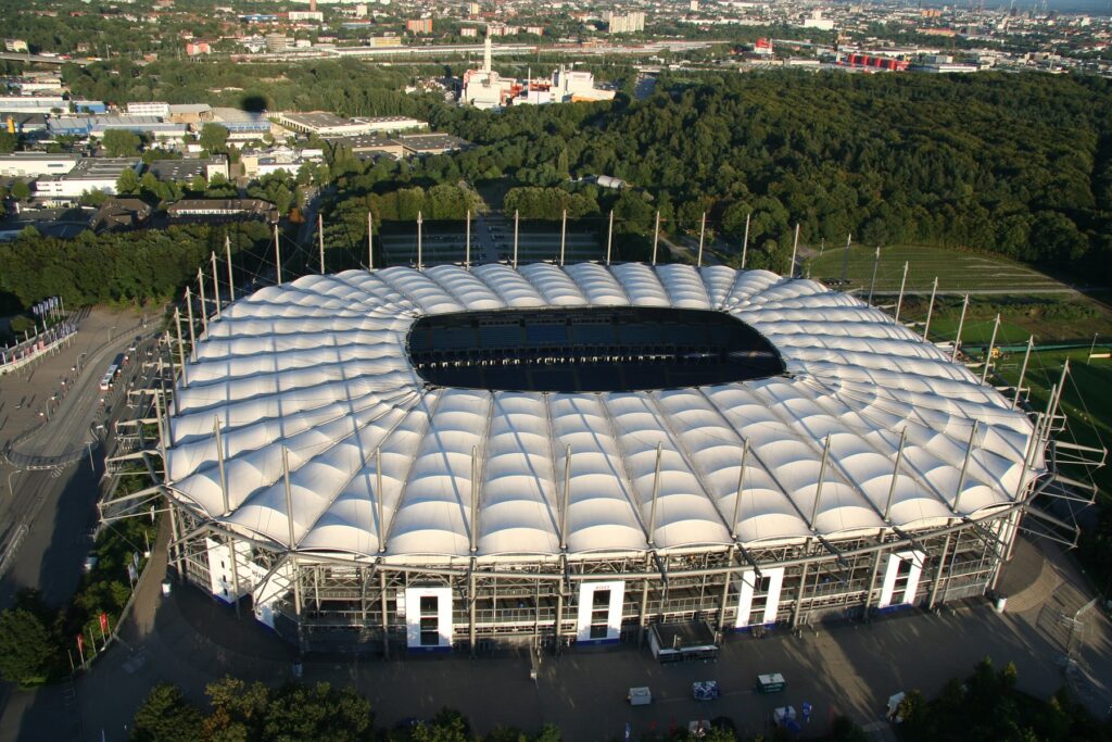 Allemagne Hambourg Volksparkstadion 57.000 places 1953
dimension stade de foot 