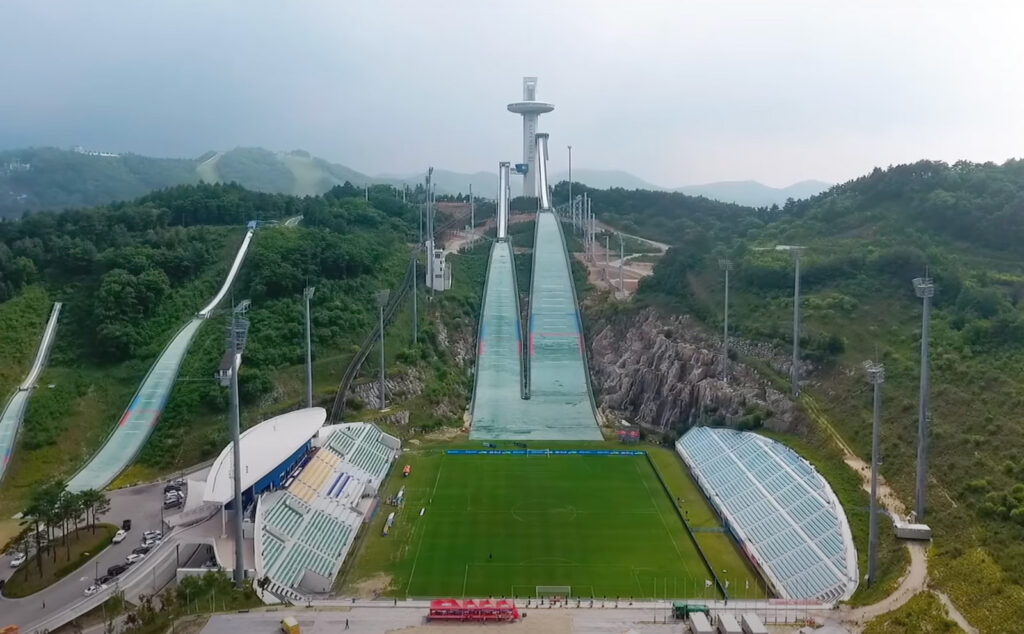 Alpensia Stadium (Corée du Sud) 04
stade de foot