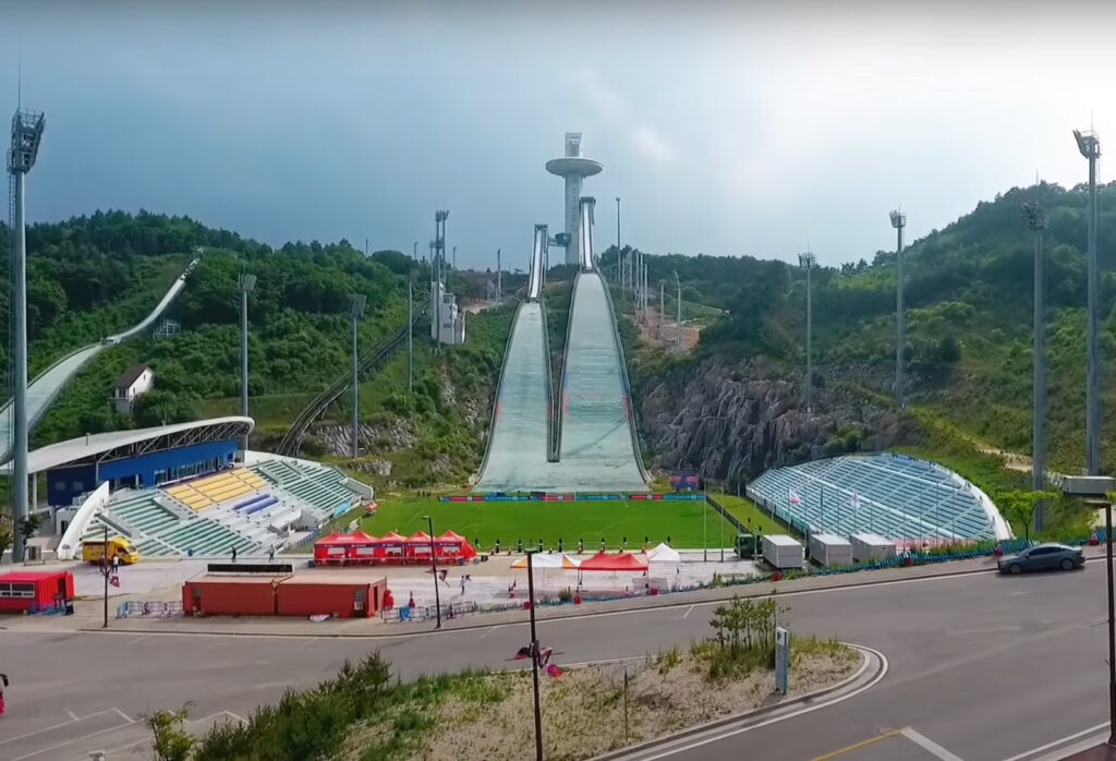 Alpensia Stadium (Corée du Sud) 01
stade de foot
