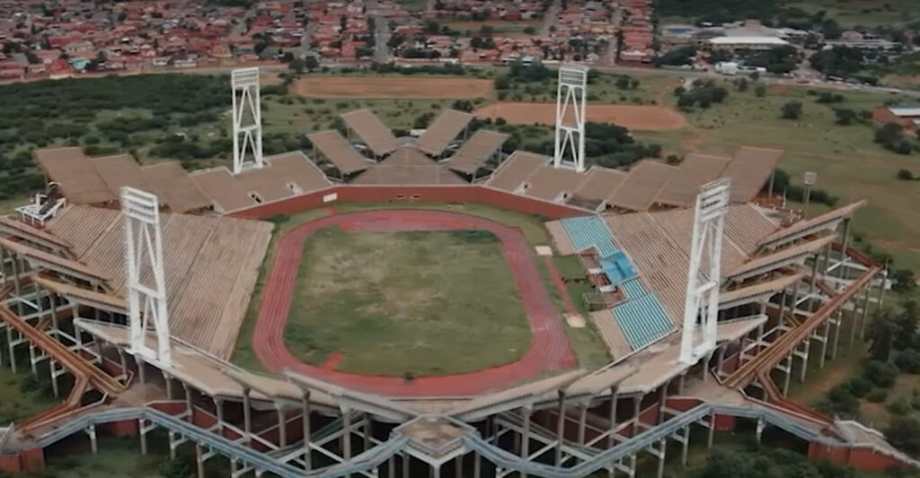 Mmabatho Stadium et ODI Stadium (Afrique du Sud) 01
stade de foot