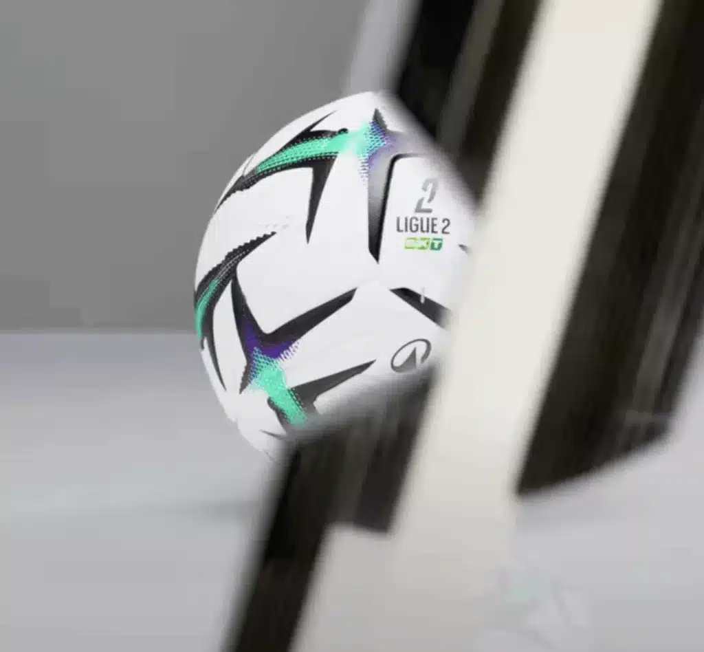 Ballon Ligue 2 : le nouveau visage du jeu pour la saison 2025-2026