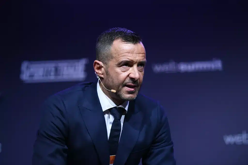 L'Évolution du Métier d'Agent de Joueur de Football : De l'Improvisation au Professionnalisme
