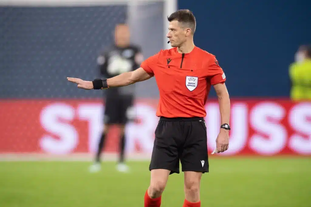 Benoît Bastien : Portrait du numéro 1 de l’arbitrage français