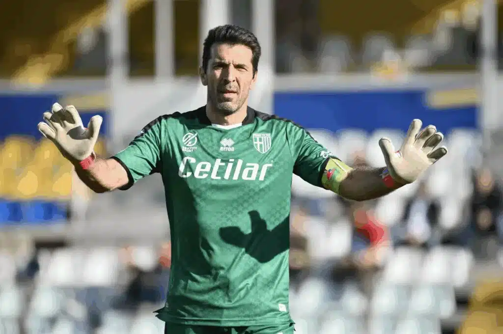 Plus vieux footballeurs en activité