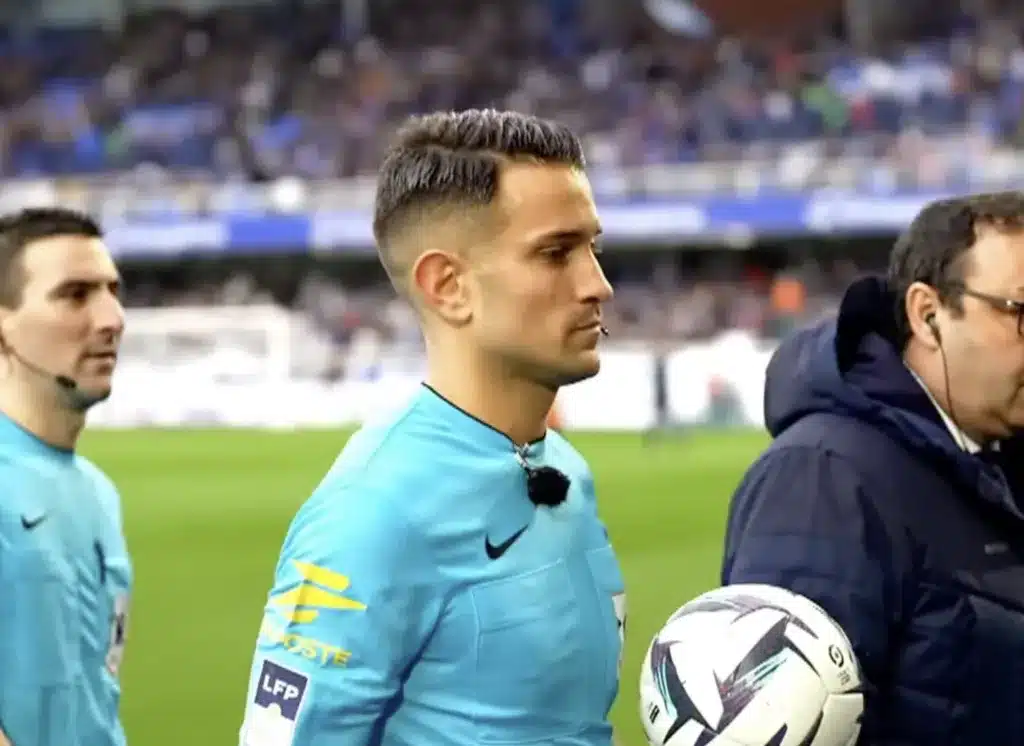Les Arbitres Officiels de Ligue 1 2025-2026 Vernice